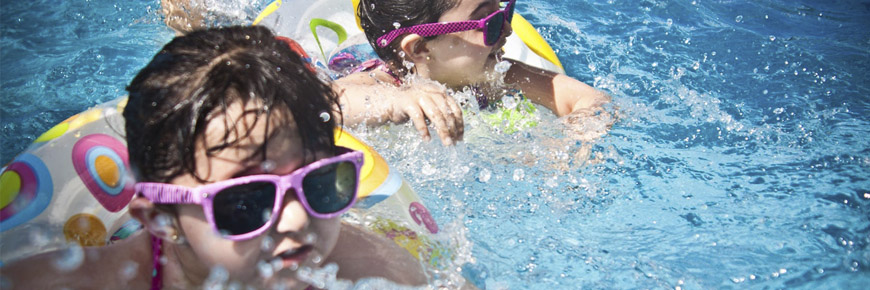 10 Consejos para que los niños disfruten de la piscina con seguridad. 